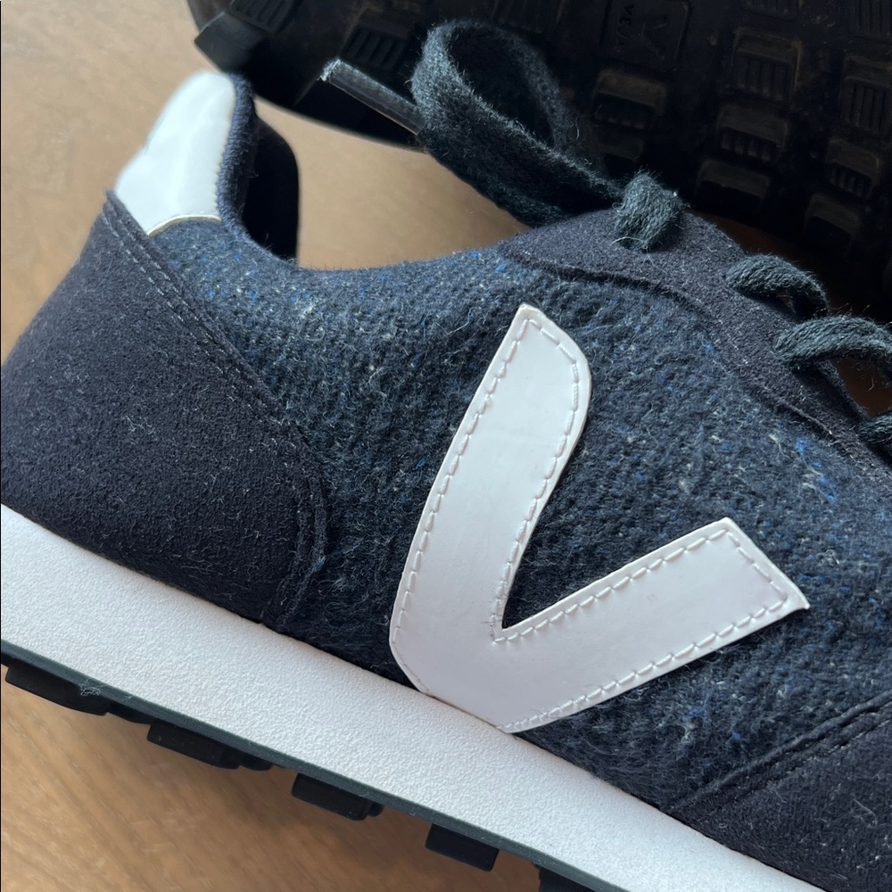 Veja Women’s Black, Blue, White Athletic Sneakers - Size 7 - Picture 12 of 16